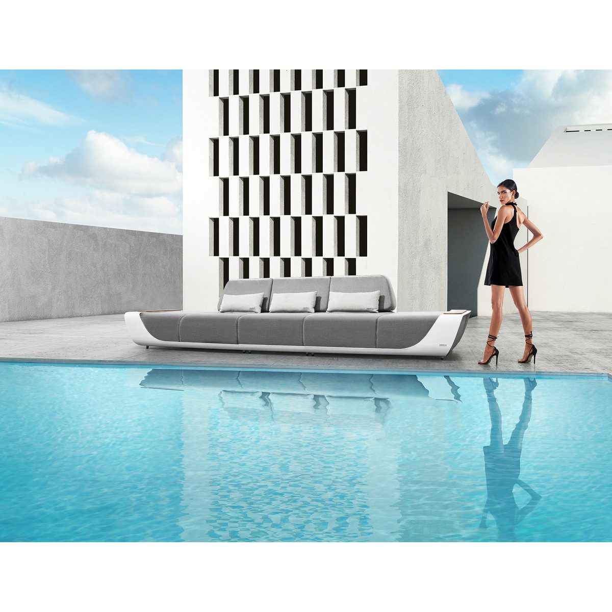 Onda Outdoor Long Sofa For 5 Person