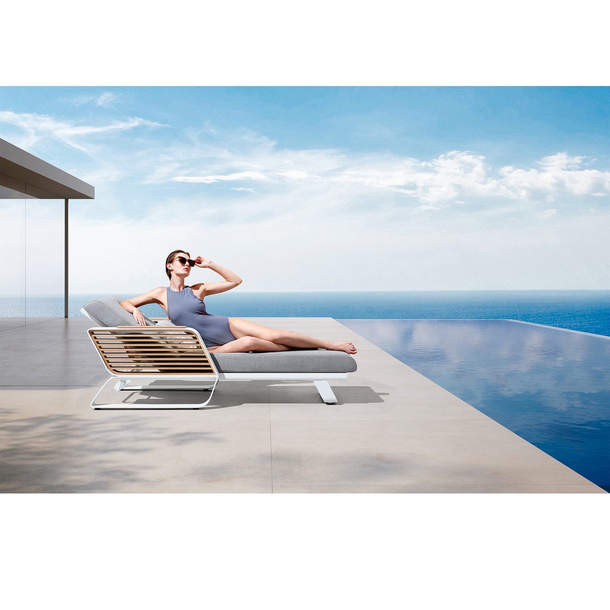 Wing Outdoor Chaise Lounge
