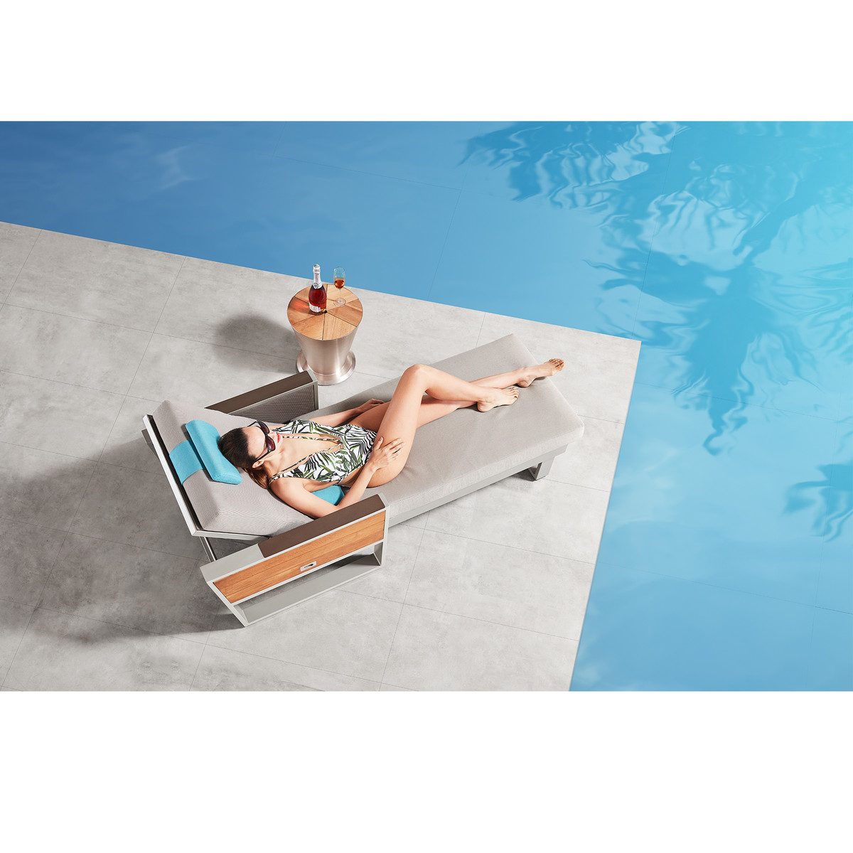 York Patio Chaise Lounger With Teak Side Pannel