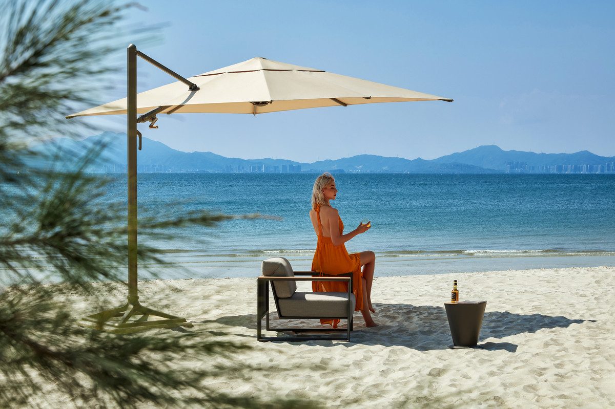 Levia Outdoor SunShade Offset with Cross Base